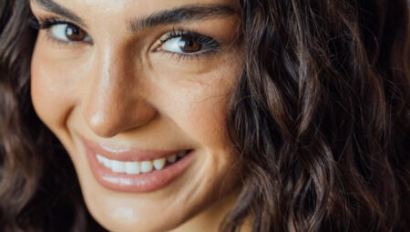 Ebru Şahin OGM Pictures ile Anlaşmak Üzere!