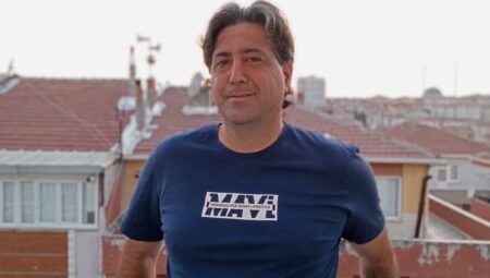 24 Ağustos’ta Sahne Onun: Yavuz Özduran “Bir Yaz Gecesi Rüyası” ile Tiyatroda!