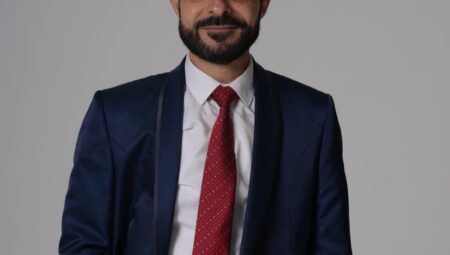 Burhan Göktepe, Çok Yönlü Kariyeriyle Dikkatleri Üzerine Çekiyor