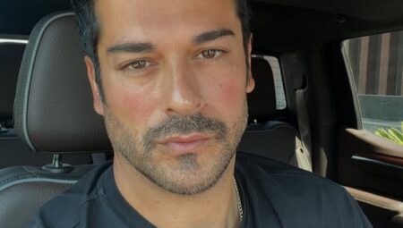 BURAK ÖZÇİVİT SAHNEDE! ‘KURULUŞ OSMAN’ SONRASI TEK KİŞİLİK OYUN SÜRPRİZİ