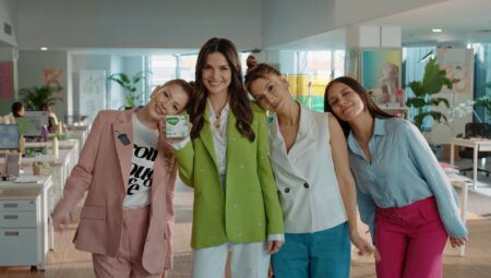 Molped’in Yeni Marka Yüzü Sinem Ünsal: Reklam Filminin Kamera Arkası Yayınlandı