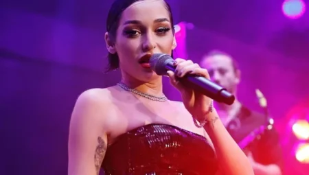 Şarkıcı Alya  gözaltına alındı