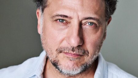 Yiğit Özşener, “Düğün Şarkıcısı” Filminin Kadrosunda! Muzaffer Karakteriyle İzleyici Karşısına Çıkacak