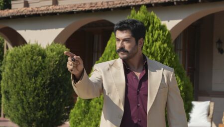 Burak Özçivit’in Cannes çıkarması