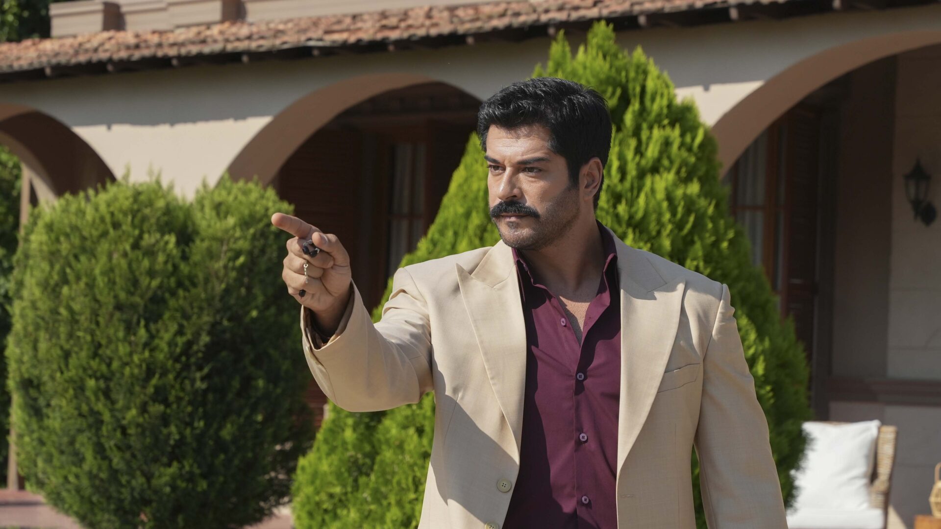 Burak Özçivit'in Cannes çıkarması