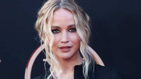 Değişimiyle Gündem Olmuştu: Jennifer Lawrence Çıplak Sahne Çekiminde Sette Gördüklerini Açıkladı!