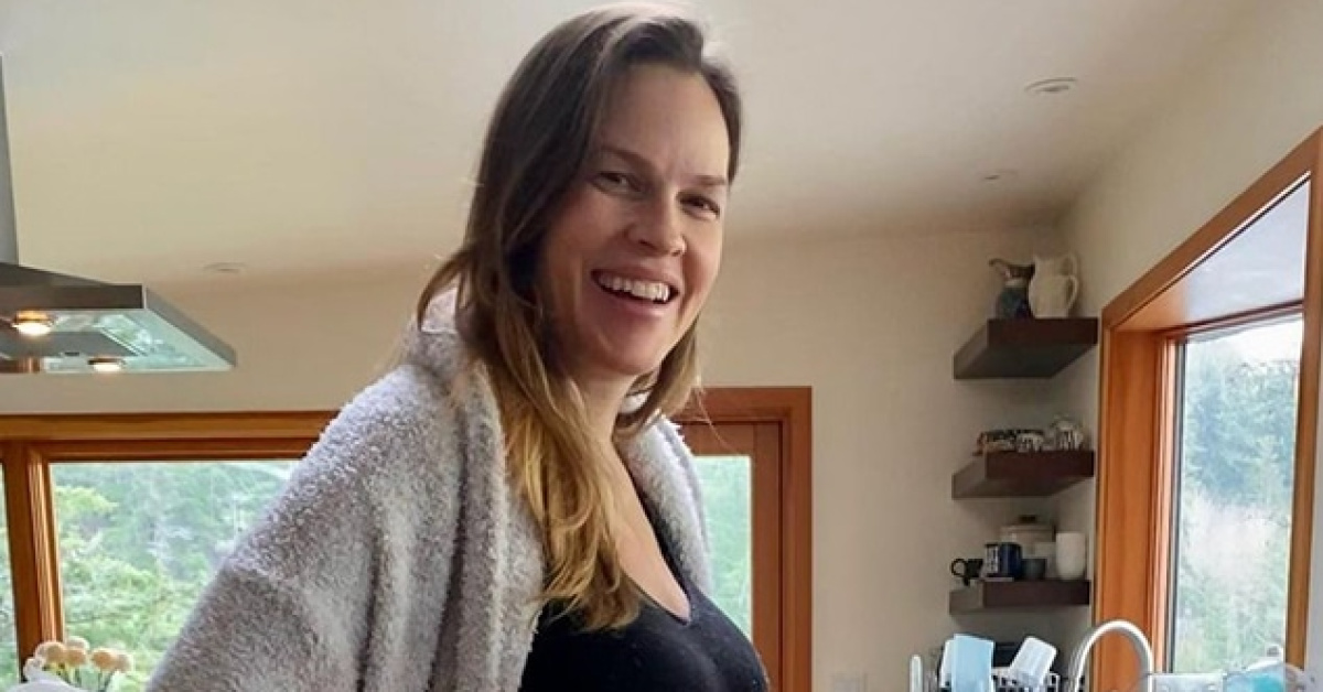 Hilary Swank 52 yaşında hamile kalmasına gelen tepkilere karşılık verdi