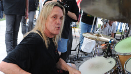 Iron Maiden’ın davulcusu Nicko McBrain, Donald Trump’ın golf oynama davetini reddetti: Hapse atılmalı!