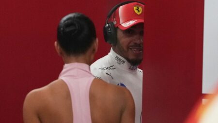 Kim Kardashian sevgilisi Lewis Hamilton’ı Singapur yarışında destekledi