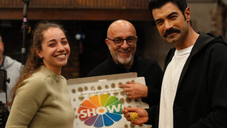 ‘Sevdan Bir Ateş’ setinde reyting kutlaması