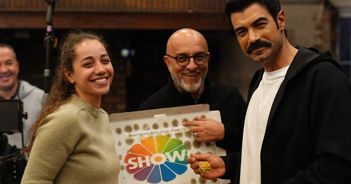 'Sevdan Bir Ateş' setinde reyting kutlaması