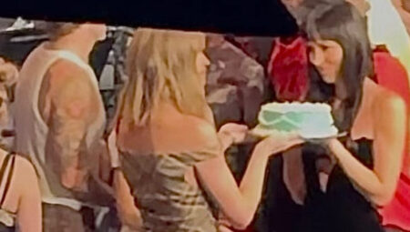 Taylor Swift yakın arkadaşı Dakota Johnson’ın doğum gününü kutladı